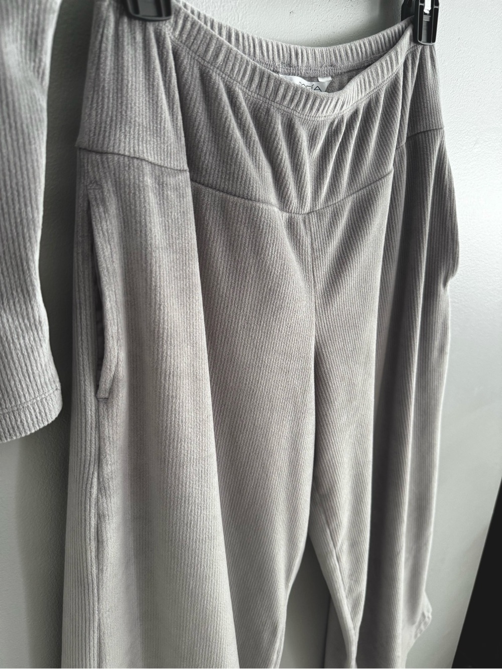 sofia by sofia vergara Gray Velour Wide-Leg lounge set - Picture 6 of 11